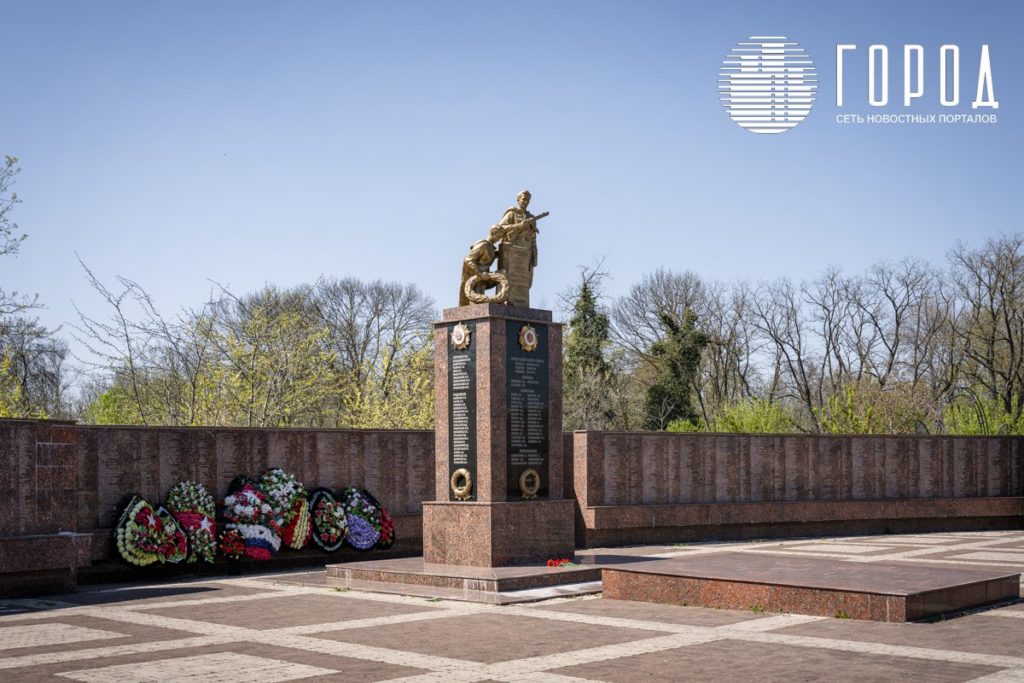 Мемориал на Комарова в Крымске стал символом памяти героям войны