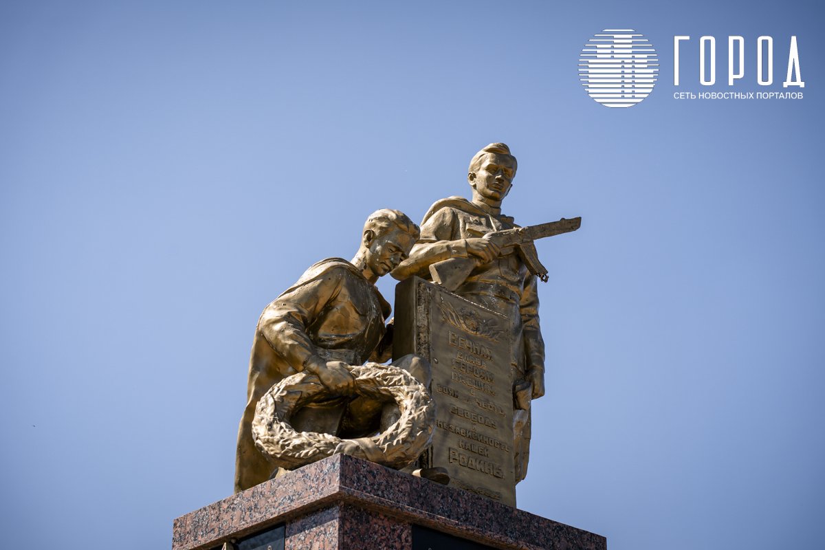 Мемориал советским воинам в Крымске как символ памяти павшим героям (3)