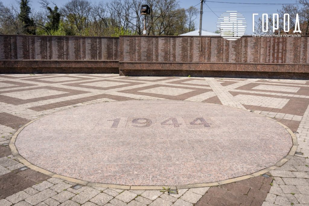 Мемориал на Комарова в Крымске стал символом памяти героям войны