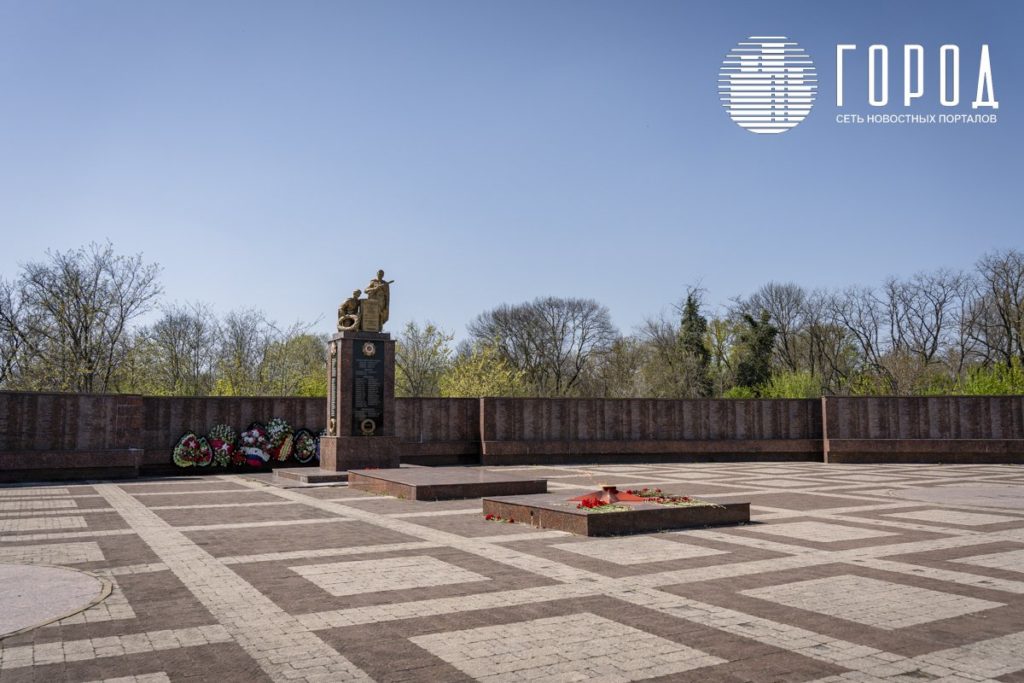 Мемориал на Комарова в Крымске стал символом памяти героям войны