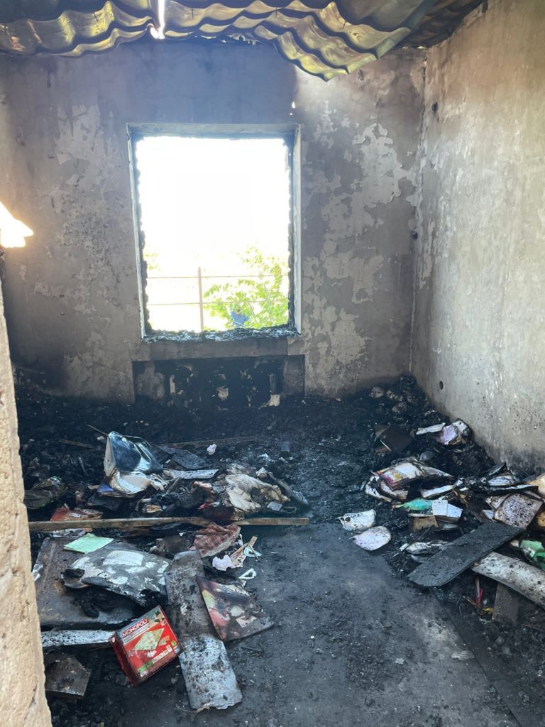 Пожар оставил без крова помогавшую детям массажиста из Крымского района