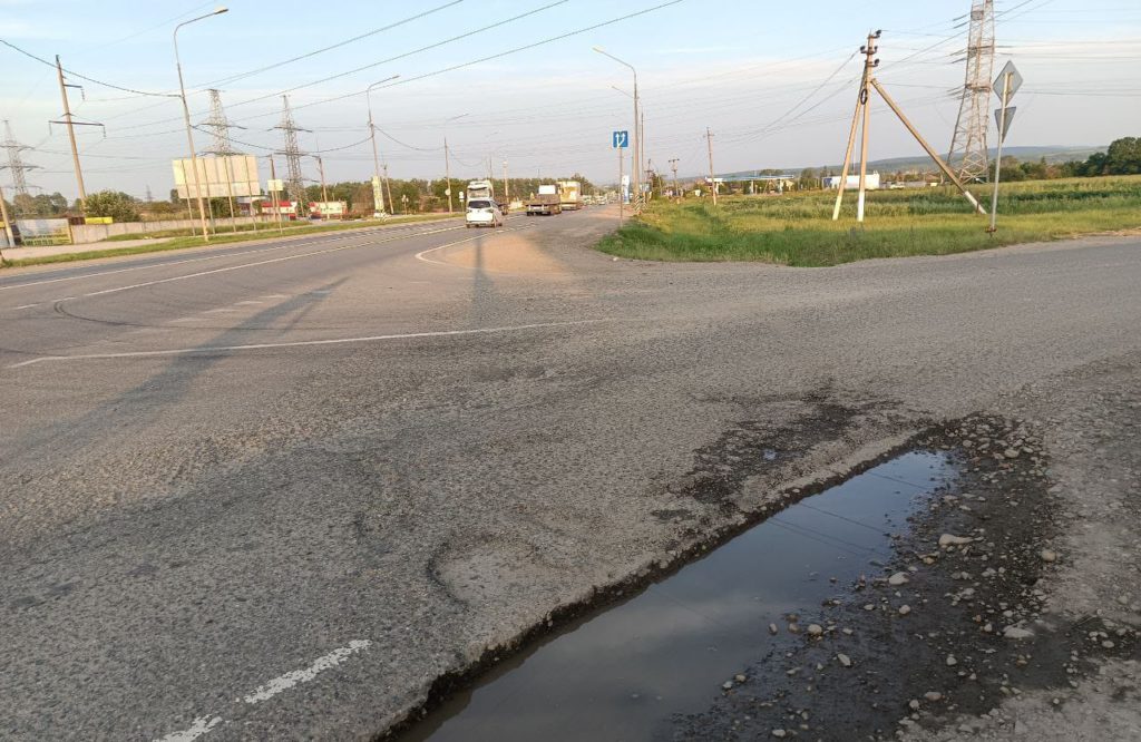 Жители хутора Армянский пожаловались на «ужасную дорогу с ямами»