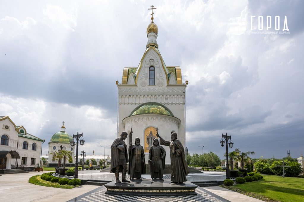В храме Преподобного Сергия Радонежского в Крымском районе освятили колокола: чем он так удивляет путников?