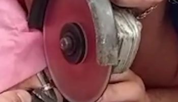 Девушка в Крымске чуть не лишилась пальца из-за кольца.