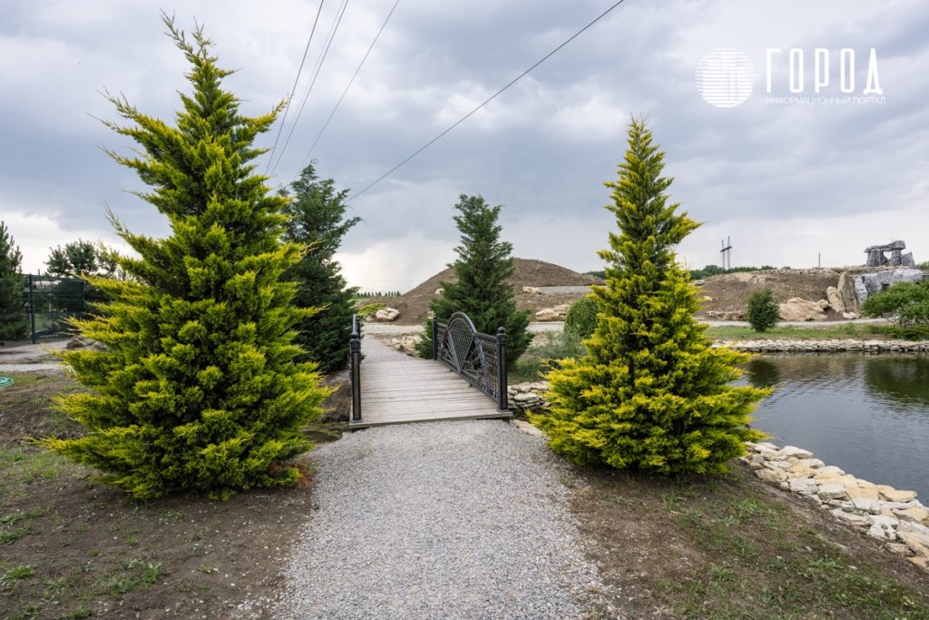 В храме Преподобного Сергия Радонежского в Крымском районе освятили колокола: чем он так удивляет путников?