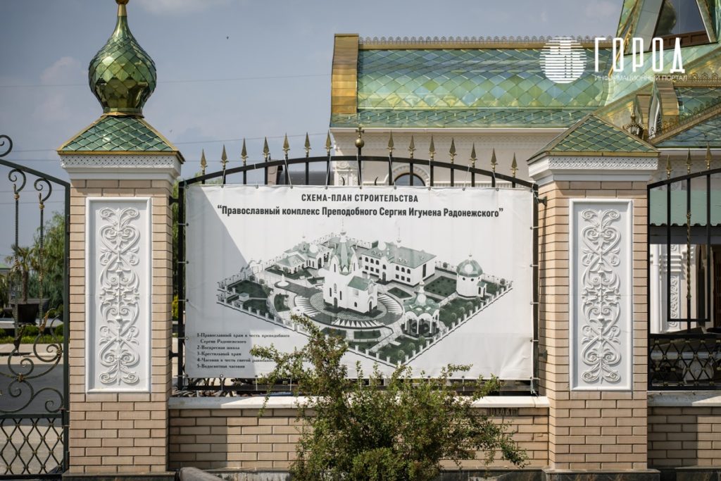 В храме Преподобного Сергия Радонежского в Крымском районе освятили колокола: чем он так удивляет путников?