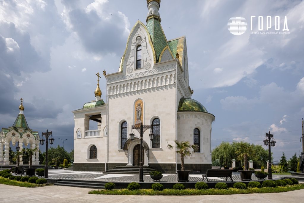 В храме Преподобного Сергия Радонежского в Крымском районе освятили колокола