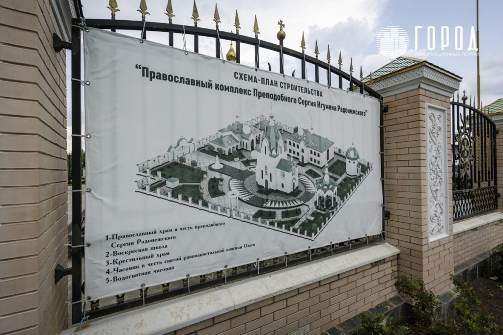 В храме Преподобного Сергия Радонежского в Крымском районе освятили колокола: чем он так удивляет путников?