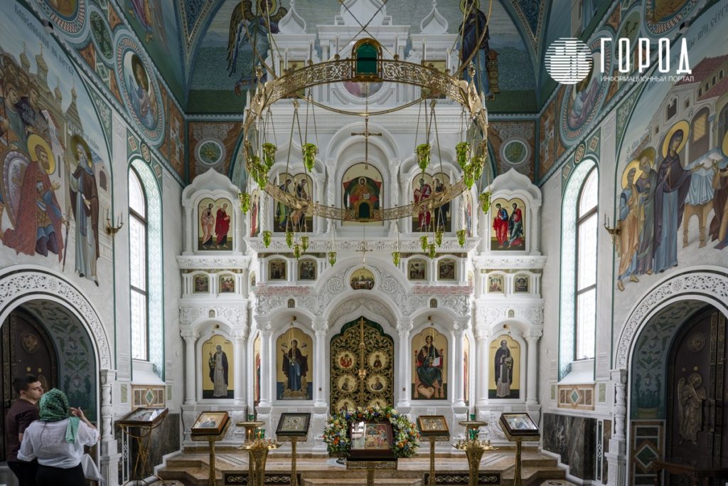 В храме Преподобного Сергия Радонежского в Крымском районе освятили колокола: чем он так удивляет путников?