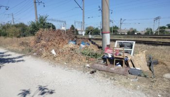 Убирают свалку в Крымске (1)
