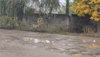 Жители улицы Бригадной в Крымске пожаловались на дорожные ямы