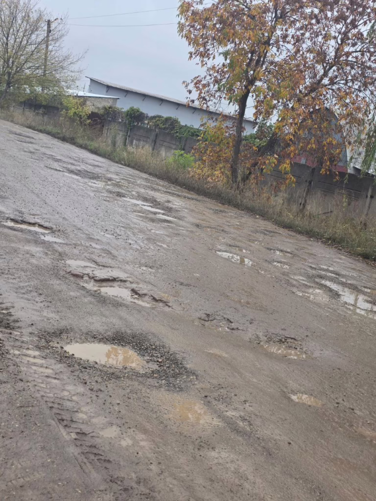 Жители улицы Бригадной в Крымске пожаловались на дорожные ямы