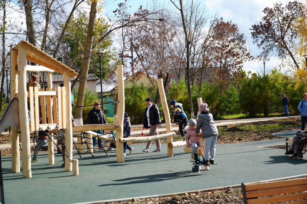 В станице Троицкой Крымского района открыли новый парк с аллеей военной техники