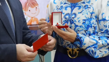 Четыре жительницы Крымского района получат медаль «Материнское сердце»