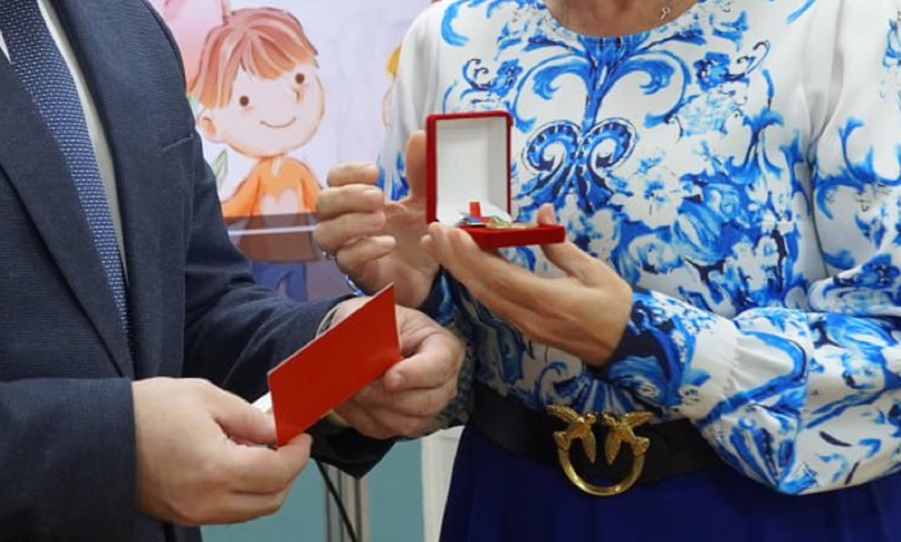 Четыре жительницы Крымского района получат медаль «Материнское сердце»