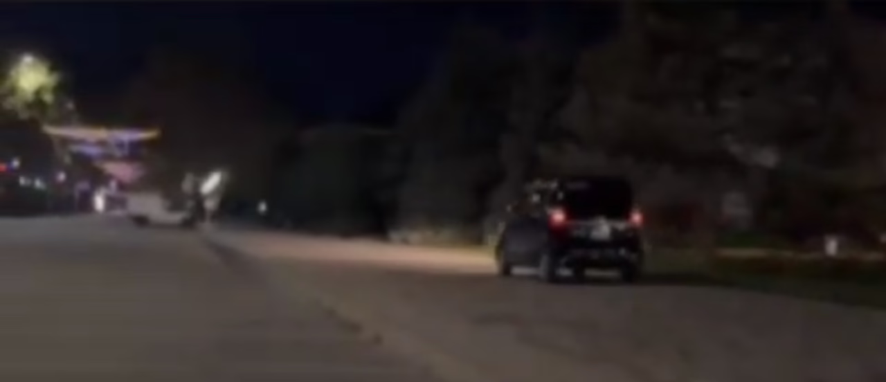 18-летняя девушка из Крымского района устроила опасный заезд по тротуару