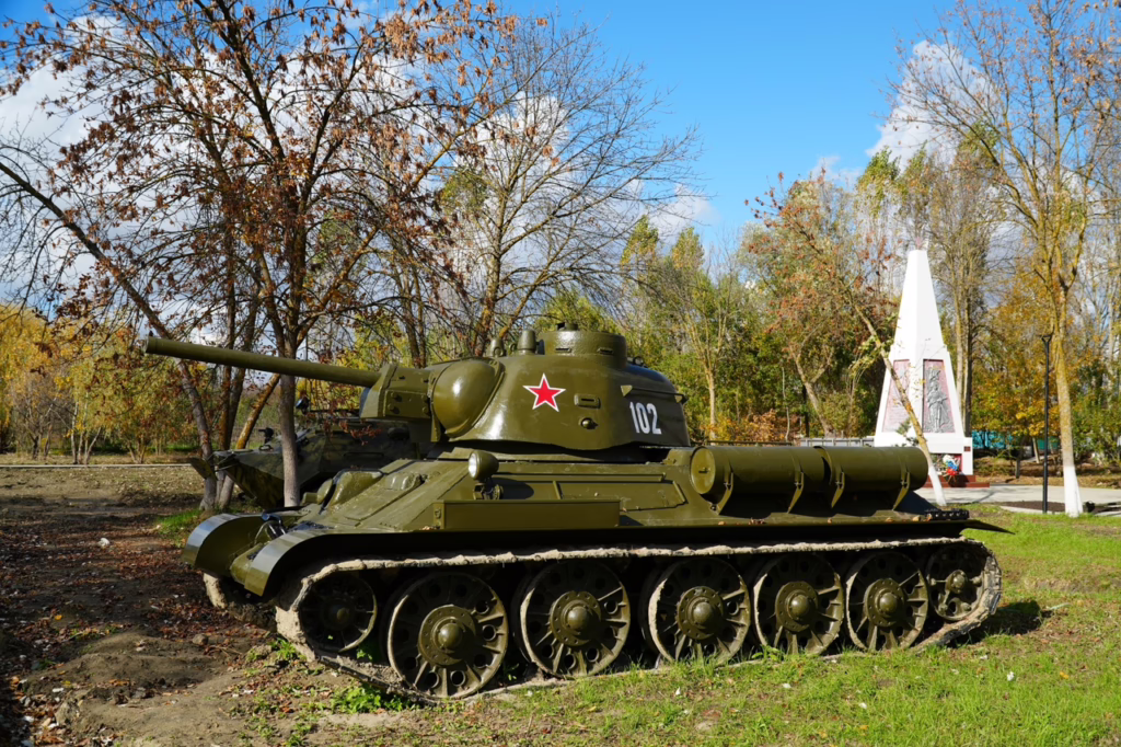 В станице Троицкой Крымского района открыли новый парк с аллеей военной техники