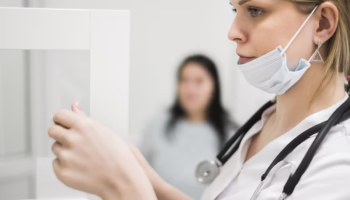 Как в Крымске борются с дефицитом врачей