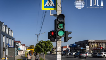 18 светофоров в Крымске оснастят речевыми информаторами в 2026 году