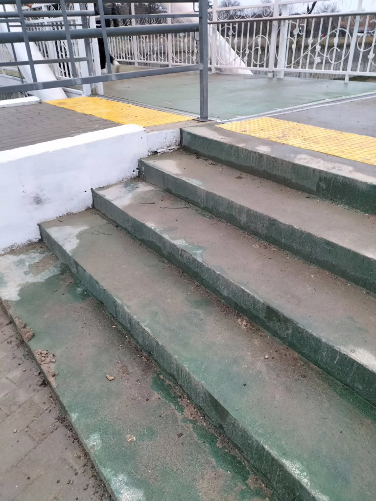 «Катастрофа» у нового моста на улице Весёлой возмутила жительницу Крымска