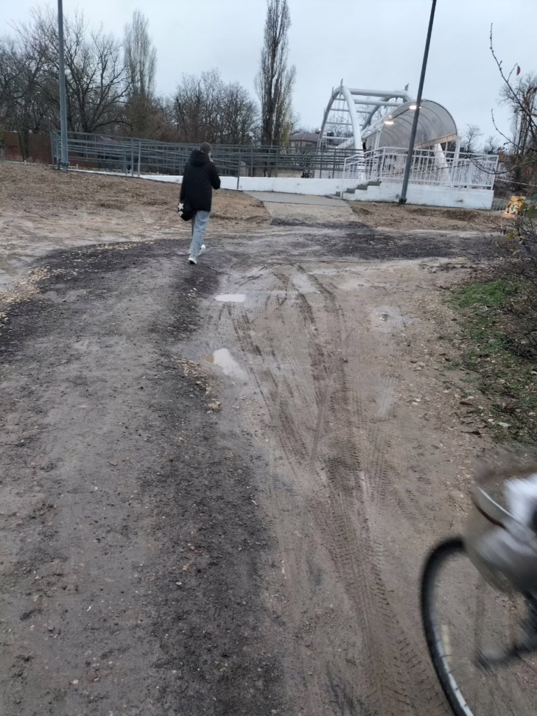 «Катастрофа» у нового моста на улице Весёлой возмутила жительницу Крымска