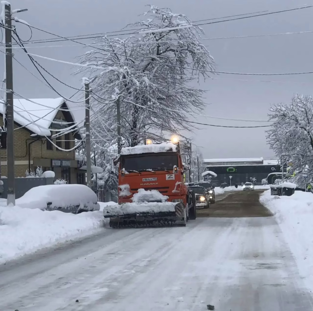 В Крымском районе ввели режим повышенной готовности из-за снегопада