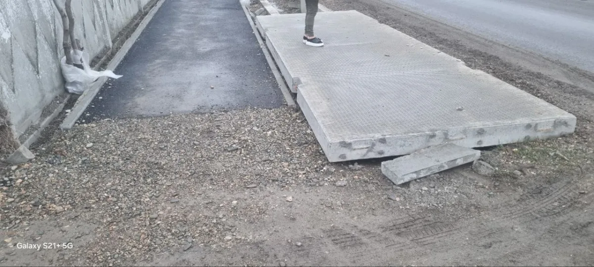 Жительница Крымска показала последствия ремонта улицы Кирова: обрывы и ливневки с мусором