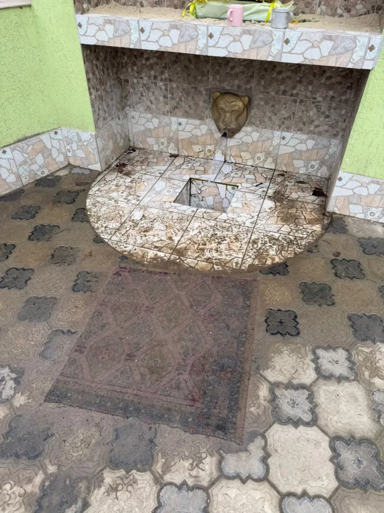 Часовня Матроны Московской в Крымском районе опустела и тонет в грязи после скандального снятия иеромонаха