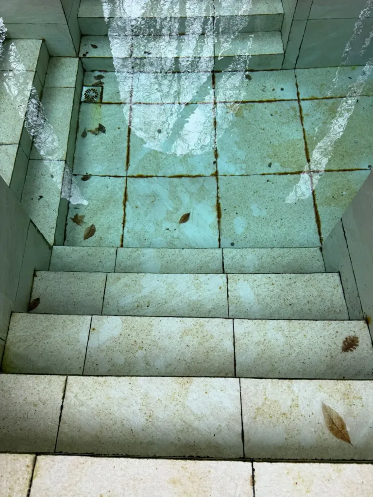 Часовня Матроны Московской в Крымском районе опустела и тонет в грязи после скандального снятия иеромонаха