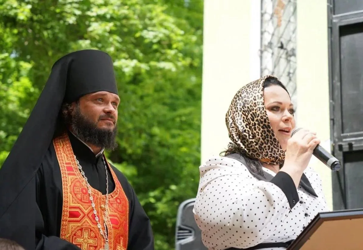 Новый виток получил конфликт священника и чиновницы в Крымском районе после поста в Telegram