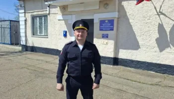 В Крымске полицейский вытащил пенсионера из горящего дома