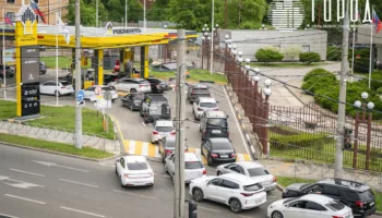 Нет бензина на больше половине АЗС Крымского района