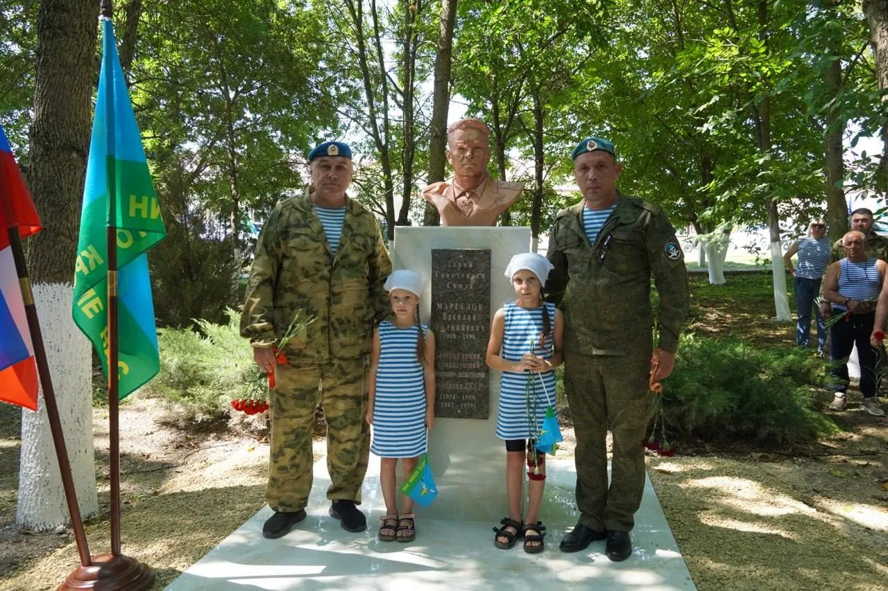 Открытие бюста Василию Маргелову в хуторе Армянский Крымского района (1)