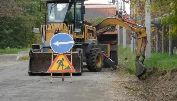 В Крымске чистят ливневки в ожидании дождей
